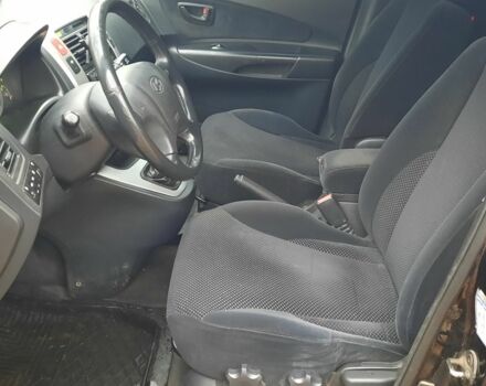 Чорний Хендай Туксон, об'ємом двигуна 2 л та пробігом 214 тис. км за 4400 $, фото 4 на Automoto.ua