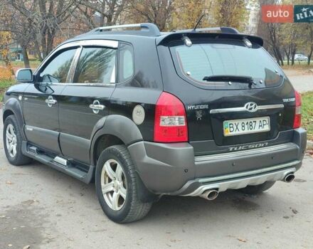 Черный Хендай Туксон, объемом двигателя 2 л и пробегом 270 тыс. км за 6800 $, фото 8 на Automoto.ua