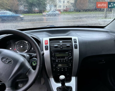 Черный Хендай Туксон, объемом двигателя 2 л и пробегом 176 тыс. км за 7450 $, фото 8 на Automoto.ua