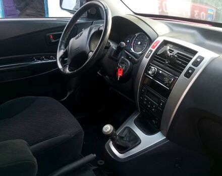 Черный Хендай Туксон, объемом двигателя 2 л и пробегом 236 тыс. км за 8300 $, фото 6 на Automoto.ua