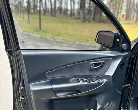 Черный Хендай Туксон, объемом двигателя 1.99 л и пробегом 266 тыс. км за 7500 $, фото 27 на Automoto.ua