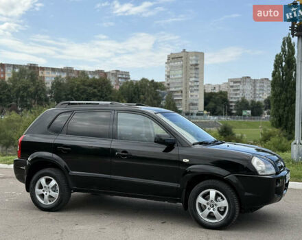 Черный Хендай Туксон, объемом двигателя 2 л и пробегом 300 тыс. км за 7350 $, фото 23 на Automoto.ua