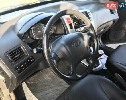 Черный Хендай Туксон, объемом двигателя 2 л и пробегом 180 тыс. км за 9200 $, фото 3 на Automoto.ua