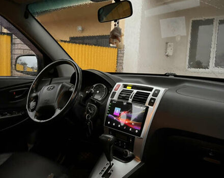 Черный Хендай Туксон, объемом двигателя 2 л и пробегом 151 тыс. км за 9100 $, фото 18 на Automoto.ua