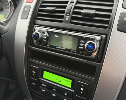 Чорний Хендай Туксон, об'ємом двигуна 2 л та пробігом 196 тис. км за 7250 $, фото 4 на Automoto.ua