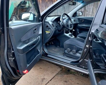 Черный Хендай Туксон, объемом двигателя 2 л и пробегом 272 тыс. км за 7500 $, фото 11 на Automoto.ua