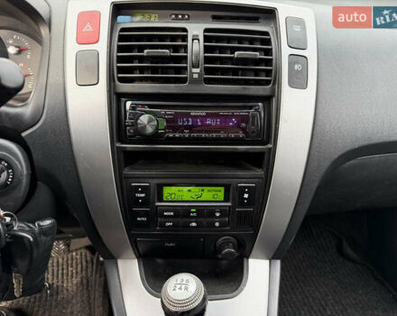 Черный Хендай Туксон, объемом двигателя 2 л и пробегом 182 тыс. км за 6999 $, фото 10 на Automoto.ua