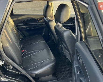 Черный Хендай Туксон, объемом двигателя 1.98 л и пробегом 243 тыс. км за 8500 $, фото 29 на Automoto.ua