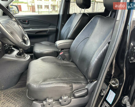 Чорний Хендай Туксон, об'ємом двигуна 2 л та пробігом 180 тис. км за 7999 $, фото 17 на Automoto.ua