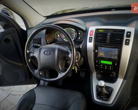 Черный Хендай Туксон, объемом двигателя 2 л и пробегом 230 тыс. км за 8600 $, фото 156 на Automoto.ua