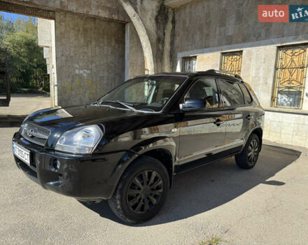 Черный Хендай Туксон, объемом двигателя 2 л и пробегом 189 тыс. км за 8250 $, фото 11 на Automoto.ua