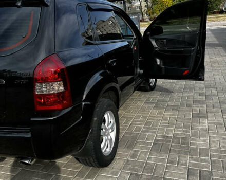 Чорний Хендай Туксон, об'ємом двигуна 2 л та пробігом 253 тис. км за 9428 $, фото 6 на Automoto.ua