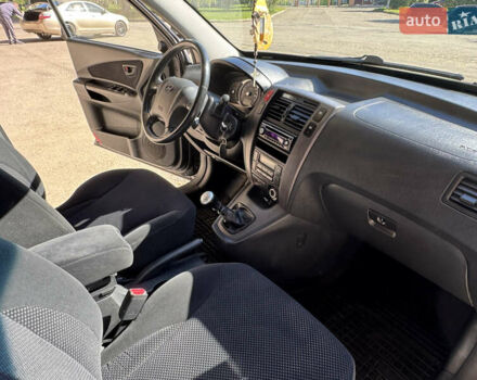 Черный Хендай Туксон, объемом двигателя 2 л и пробегом 189 тыс. км за 8250 $, фото 28 на Automoto.ua