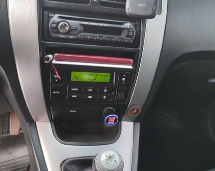 Черный Хендай Туксон, объемом двигателя 1.98 л и пробегом 335 тыс. км за 7800 $, фото 6 на Automoto.ua