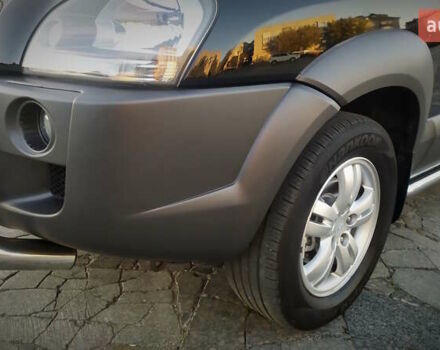 Черный Хендай Туксон, объемом двигателя 2 л и пробегом 230 тыс. км за 8600 $, фото 47 на Automoto.ua