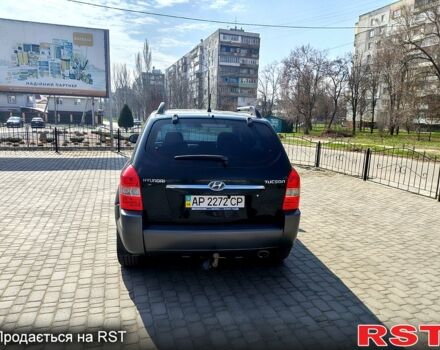 Чорний Хендай Туксон, об'ємом двигуна 2 л та пробігом 350 тис. км за 7500 $, фото 6 на Automoto.ua