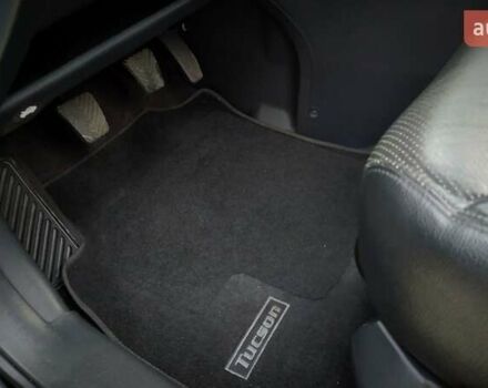 Чорний Хендай Туксон, об'ємом двигуна 2 л та пробігом 229 тис. км за 8600 $, фото 127 на Automoto.ua