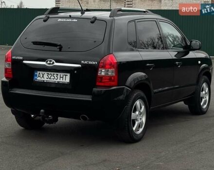 Черный Хендай Туксон, объемом двигателя 1.98 л и пробегом 260 тыс. км за 6900 $, фото 4 на Automoto.ua