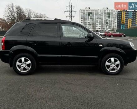 Черный Хендай Туксон, объемом двигателя 1.98 л и пробегом 260 тыс. км за 6900 $, фото 5 на Automoto.ua
