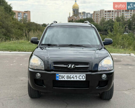 Черный Хендай Туксон, объемом двигателя 2 л и пробегом 300 тыс. км за 7350 $, фото 21 на Automoto.ua