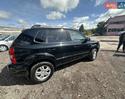Черный Хендай Туксон, объемом двигателя 2 л и пробегом 198 тыс. км за 8600 $, фото 9 на Automoto.ua