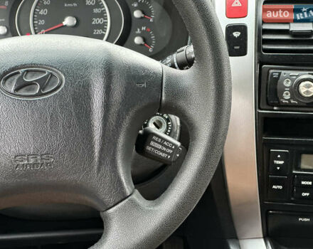 Чорний Хендай Туксон, об'ємом двигуна 2 л та пробігом 230 тис. км за 6850 $, фото 16 на Automoto.ua