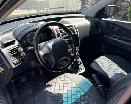 Чорний Хендай Туксон, об'ємом двигуна 2 л та пробігом 188 тис. км за 7000 $, фото 2 на Automoto.ua