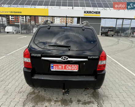 Черный Хендай Туксон, объемом двигателя 2 л и пробегом 182 тыс. км за 6999 $, фото 4 на Automoto.ua