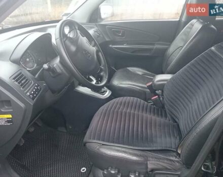 Черный Хендай Туксон, объемом двигателя 1.99 л и пробегом 235 тыс. км за 9000 $, фото 9 на Automoto.ua