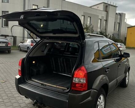 Черный Хендай Туксон, объемом двигателя 2.7 л и пробегом 266 тыс. км за 7700 $, фото 7 на Automoto.ua