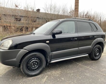 Черный Хендай Туксон, объемом двигателя 2 л и пробегом 330 тыс. км за 4350 $, фото 3 на Automoto.ua