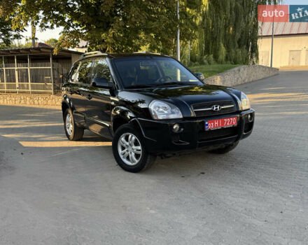 Чорний Хендай Туксон, об'ємом двигуна 2 л та пробігом 180 тис. км за 7800 $, фото 3 на Automoto.ua