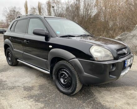 Черный Хендай Туксон, объемом двигателя 2 л и пробегом 330 тыс. км за 4350 $, фото 9 на Automoto.ua