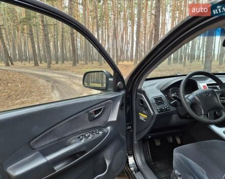 Черный Хендай Туксон, объемом двигателя 2 л и пробегом 198 тыс. км за 7800 $, фото 9 на Automoto.ua