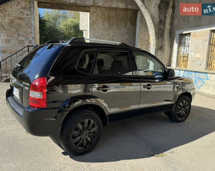 Черный Хендай Туксон, объемом двигателя 2 л и пробегом 189 тыс. км за 8250 $, фото 16 на Automoto.ua