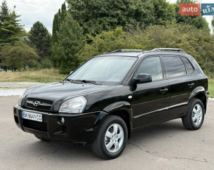 Черный Хендай Туксон, объемом двигателя 2 л и пробегом 300 тыс. км за 7350 $, фото 14 на Automoto.ua