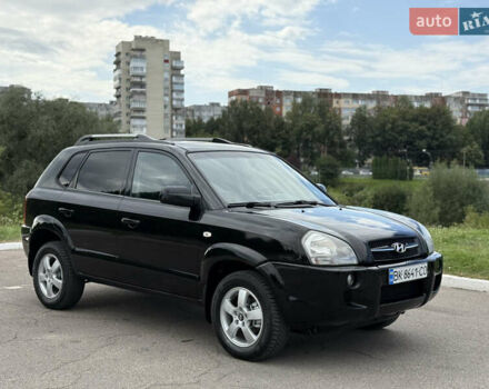 Черный Хендай Туксон, объемом двигателя 2 л и пробегом 300 тыс. км за 7350 $, фото 27 на Automoto.ua