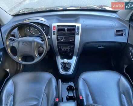 Черный Хендай Туксон, объемом двигателя 1.98 л и пробегом 286 тыс. км за 7300 $, фото 12 на Automoto.ua