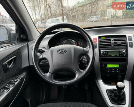 Чорний Хендай Туксон, об'ємом двигуна 2 л та пробігом 196 тис. км за 7250 $, фото 17 на Automoto.ua