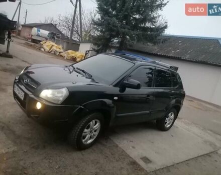 Черный Хендай Туксон, объемом двигателя 1.98 л и пробегом 238 тыс. км за 8400 $, фото 3 на Automoto.ua