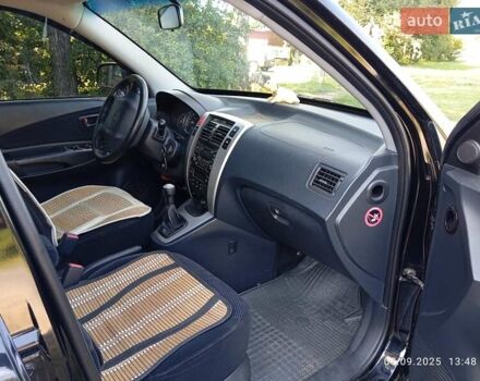 Черный Хендай Туксон, объемом двигателя 1.98 л и пробегом 201 тыс. км за 8800 $, фото 4 на Automoto.ua