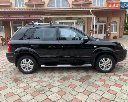 Черный Хендай Туксон, объемом двигателя 2 л и пробегом 219 тыс. км за 8600 $, фото 6 на Automoto.ua