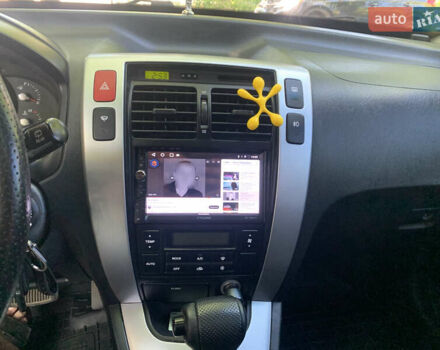 Черный Хендай Туксон, объемом двигателя 1.98 л и пробегом 232 тыс. км за 9100 $, фото 19 на Automoto.ua