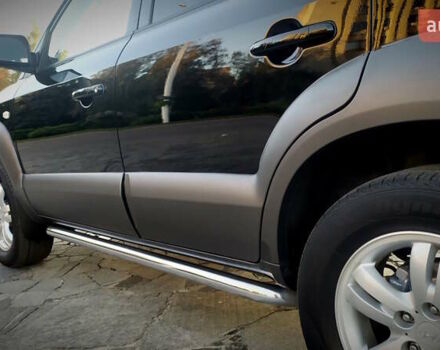 Черный Хендай Туксон, объемом двигателя 2 л и пробегом 230 тыс. км за 8600 $, фото 80 на Automoto.ua