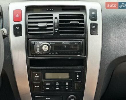 Чорний Хендай Туксон, об'ємом двигуна 2 л та пробігом 230 тис. км за 6850 $, фото 17 на Automoto.ua