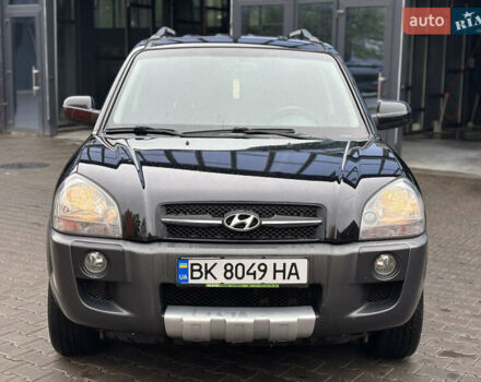 Черный Хендай Туксон, объемом двигателя 2 л и пробегом 327 тыс. км за 7850 $, фото 1 на Automoto.ua