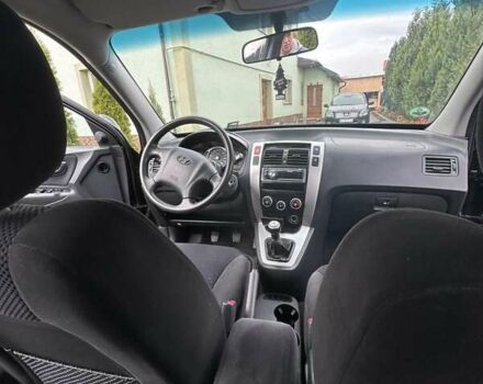 Черный Хендай Туксон, объемом двигателя 2 л и пробегом 218 тыс. км за 7600 $, фото 14 на Automoto.ua