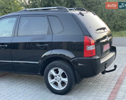 Черный Хендай Туксон, объемом двигателя 2 л и пробегом 250 тыс. км за 7950 $, фото 11 на Automoto.ua