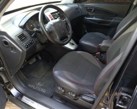Чорний Хендай Туксон, об'ємом двигуна 2 л та пробігом 270 тис. км за 8000 $, фото 5 на Automoto.ua