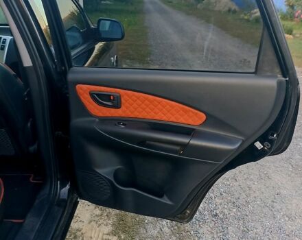Черный Хендай Туксон, объемом двигателя 2 л и пробегом 175 тыс. км за 8300 $, фото 5 на Automoto.ua